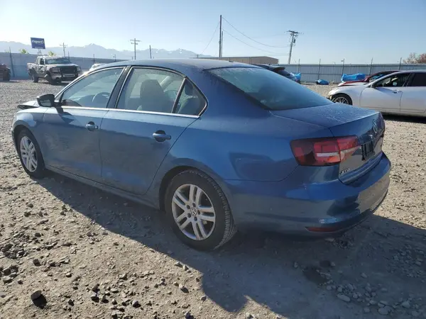 3VW2B7AJ0HM258513 2017 VOLKSWAGEN JETTA - Image 2