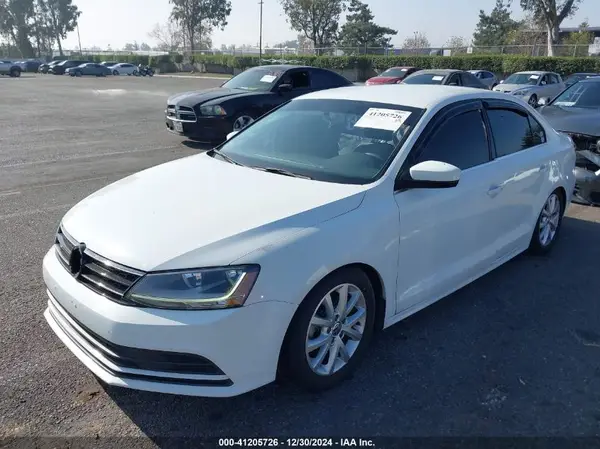 3VW2B7AJ0HM267955 2017 VOLKSWAGEN JETTA - Image 2
