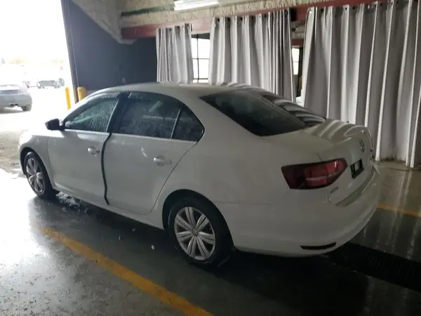 3VW2B7AJ0HM282892 2017 VOLKSWAGEN JETTA - Image 2