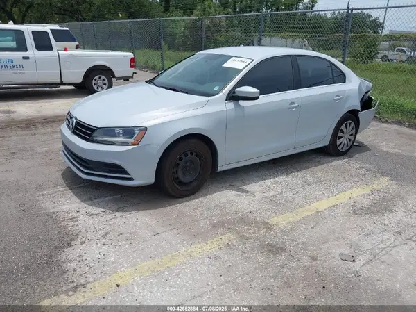 3VW2B7AJ0HM284822 2017 VOLKSWAGEN JETTA - Image 2