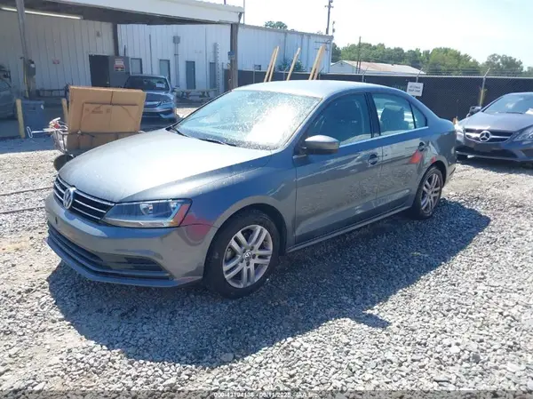 3VW2B7AJ0HM303837 2017 VOLKSWAGEN JETTA - Image 2