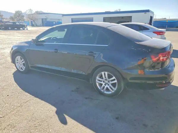 3VW2B7AJ0HM308438 2017 VOLKSWAGEN JETTA - Image 2