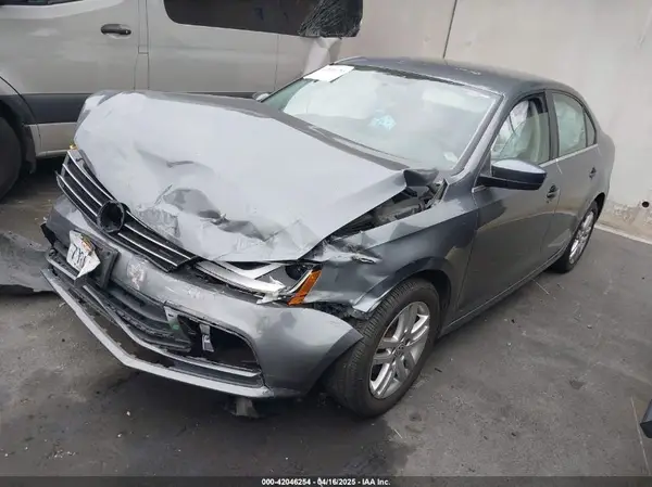 3VW2B7AJ0HM325062 2017 VOLKSWAGEN JETTA - Image 2
