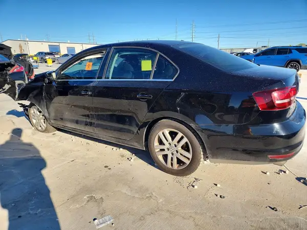 3VW2B7AJ0HM329077 2017 VOLKSWAGEN JETTA - Image 2