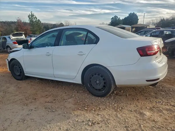 3VW2B7AJ0HM330357 2017 VOLKSWAGEN JETTA - Image 2