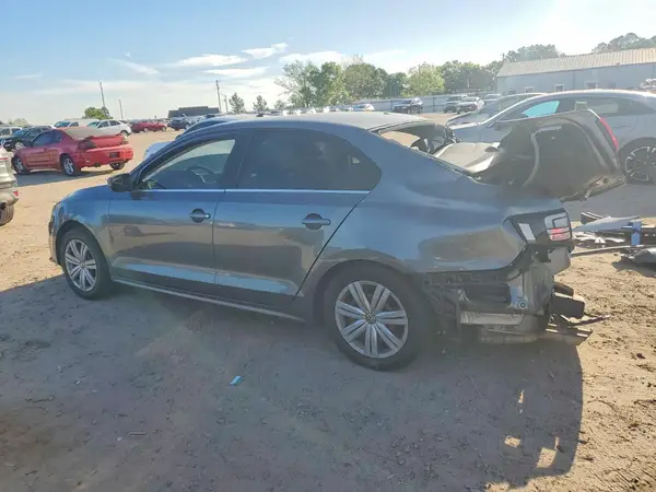 3VW2B7AJ0HM343383 2017 VOLKSWAGEN JETTA - Image 2