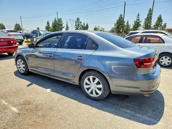 3VW2B7AJ0HM367652 2017 VOLKSWAGEN JETTA - Image 2