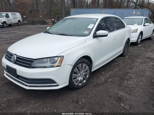 3VW2B7AJ0HM374083 2017 VOLKSWAGEN JETTA - Image 2