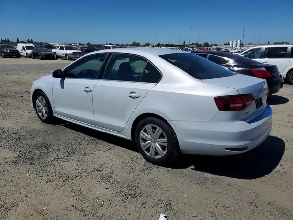 3VW2B7AJ0HM389828 2017 VOLKSWAGEN JETTA - Image 2