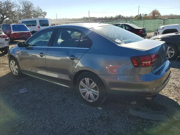 3VW2B7AJ0HM392258 2017 VOLKSWAGEN JETTA - Image 2