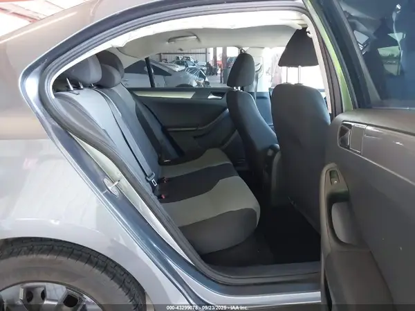 3VW2B7AJ0HM392499 2017 VOLKSWAGEN JETTA - Image 8