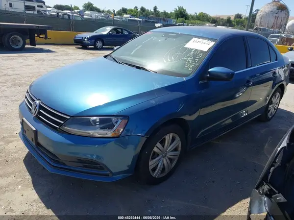 3VW2B7AJ0HM412878 2017 VOLKSWAGEN JETTA - Image 2