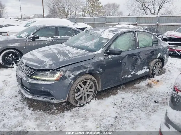 3VW2B7AJ0JM227090 2018 VOLKSWAGEN JETTA - Image 2