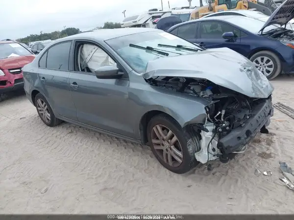 3VW2B7AJ0JM228255 2018 VOLKSWAGEN JETTA - Image 1