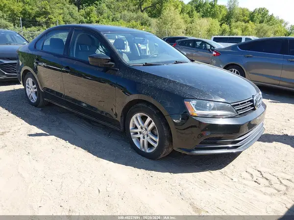 3VW2B7AJ0JM241278 2018 VOLKSWAGEN JETTA - Image 1
