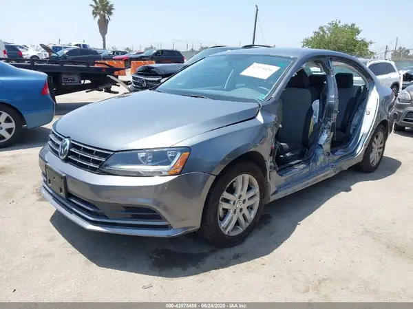 3VW2B7AJ0JM243791 2018 VOLKSWAGEN JETTA - Image 2