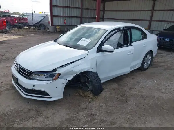 3VW2B7AJ0JM254693 2018 VOLKSWAGEN JETTA - Image 2