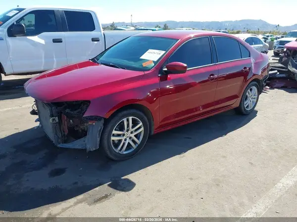 3VW2B7AJ0JM255990 2018 VOLKSWAGEN JETTA - Image 2