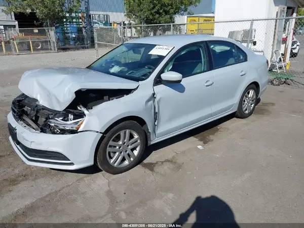 3VW2B7AJ0JM259635 2018 VOLKSWAGEN JETTA - Image 2