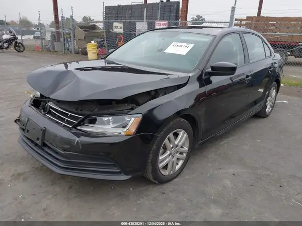 3VW2B7AJ0JM261689 2018 VOLKSWAGEN JETTA - Image 2