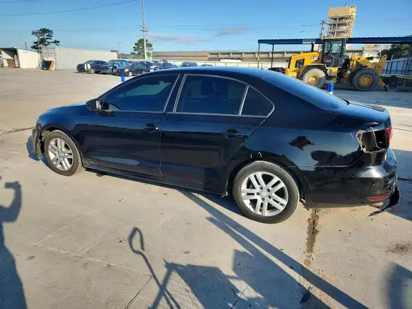 3VW2B7AJ0JM262776 2018 VOLKSWAGEN JETTA - Image 2