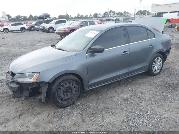 3VW2B7AJ1HM211555 2017 VOLKSWAGEN JETTA - Image 2