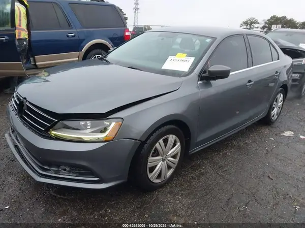 3VW2B7AJ1HM211992 2017 VOLKSWAGEN JETTA - Image 2