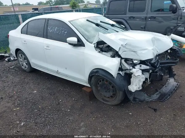 3VW2B7AJ1HM258181 2017 VOLKSWAGEN JETTA - Image 1