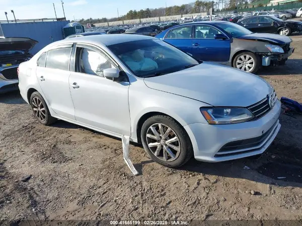 3VW2B7AJ1HM259380 2017 VOLKSWAGEN JETTA - Image 1