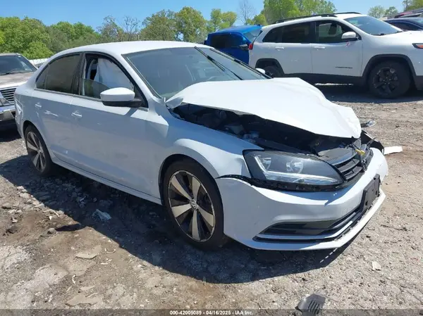 3VW2B7AJ1HM273912 2017 VOLKSWAGEN JETTA - Image 1