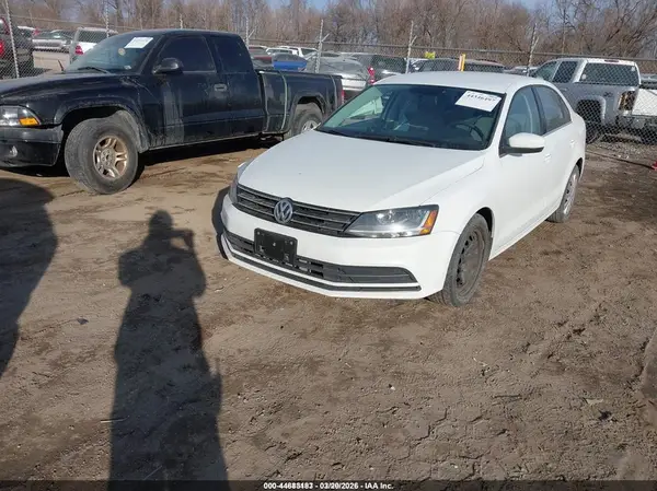 3VW2B7AJ1HM277880 2017 VOLKSWAGEN JETTA - Image 2