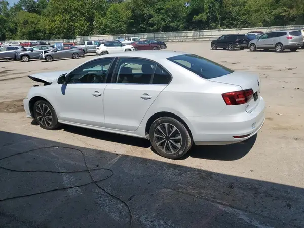 3VW2B7AJ1HM279984 2017 VOLKSWAGEN JETTA - Image 2