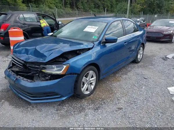 3VW2B7AJ1HM281010 2017 VOLKSWAGEN JETTA - Image 2