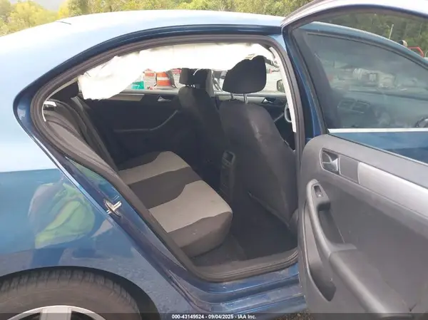 3VW2B7AJ1HM281010 2017 VOLKSWAGEN JETTA - Image 8