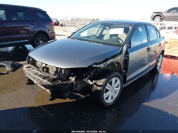 3VW2B7AJ1HM318234 2017 VOLKSWAGEN JETTA - Image 2