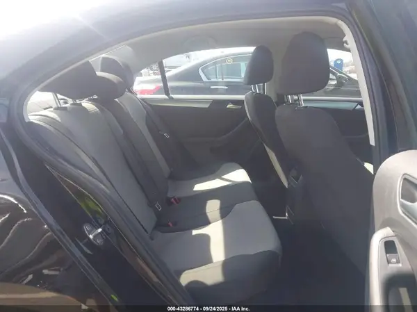 3VW2B7AJ1HM327421 2017 VOLKSWAGEN JETTA - Image 8