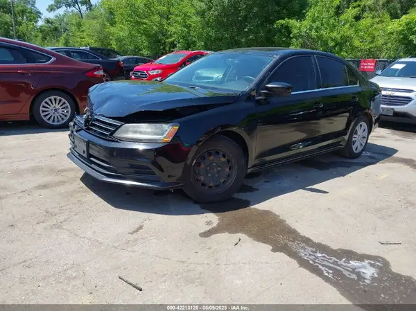 3VW2B7AJ1HM329900 2017 VOLKSWAGEN JETTA - Image 2