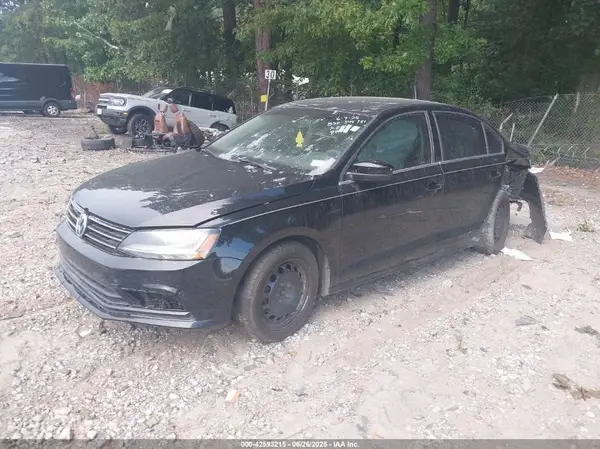 3VW2B7AJ1HM358670 2017 VOLKSWAGEN JETTA - Image 2