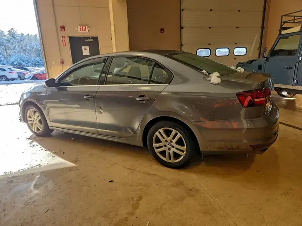 3VW2B7AJ1HM367594 2017 VOLKSWAGEN JETTA - Image 2