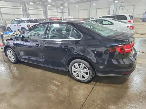 3VW2B7AJ1HM379017 2017 VOLKSWAGEN JETTA - Image 2
