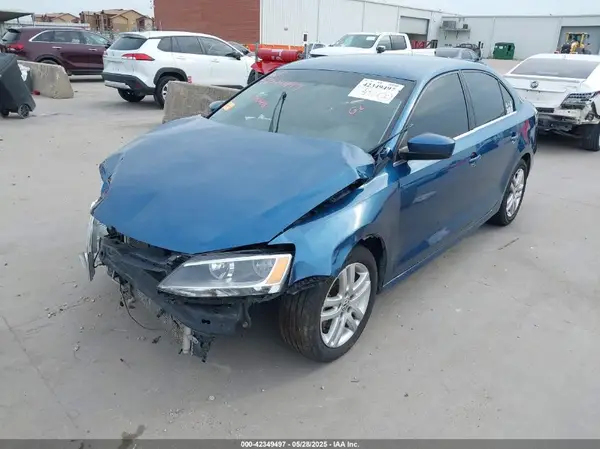 3VW2B7AJ1HM379258 2017 VOLKSWAGEN JETTA - Image 2