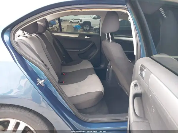 3VW2B7AJ1HM379258 2017 VOLKSWAGEN JETTA - Image 8