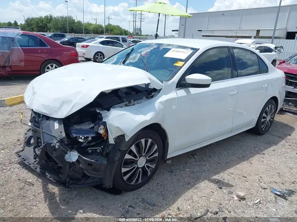 3VW2B7AJ1HM387795 2017 VOLKSWAGEN JETTA - Image 2
