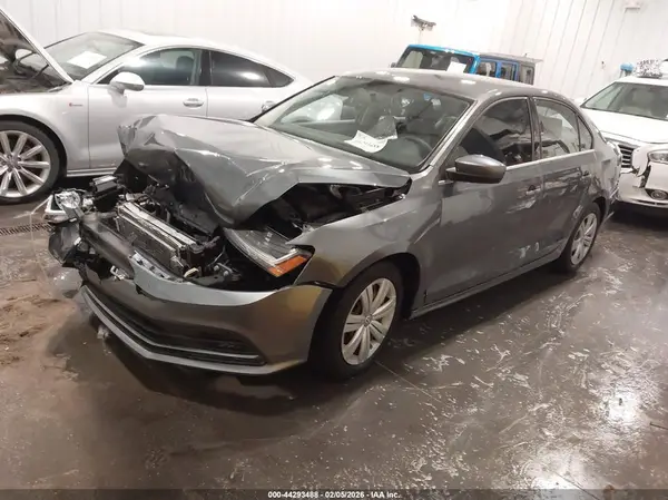 3VW2B7AJ1HM395184 2017 VOLKSWAGEN JETTA - Image 2