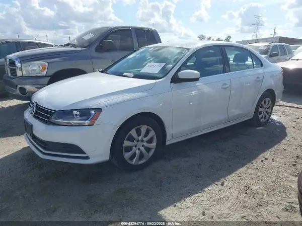 3VW2B7AJ1HM408385 2017 VOLKSWAGEN JETTA - Image 2