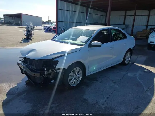 3VW2B7AJ1HM415059 2017 VOLKSWAGEN JETTA - Image 2