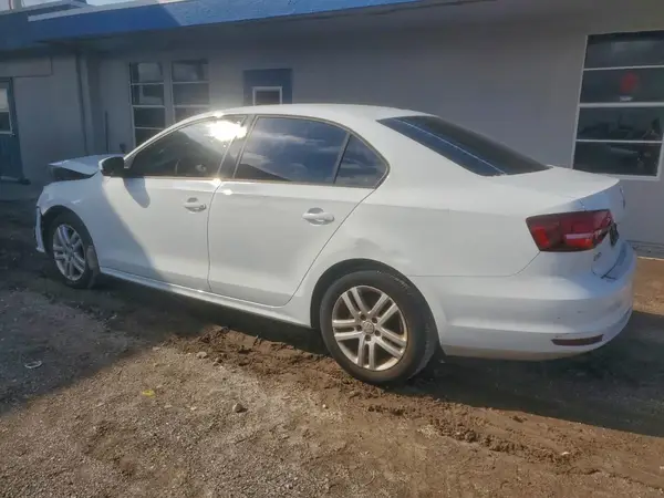 3VW2B7AJ1JM213537 2018 VOLKSWAGEN JETTA - Image 2