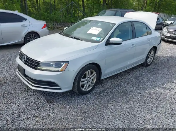 3VW2B7AJ1JM238700 2018 VOLKSWAGEN JETTA - Image 2