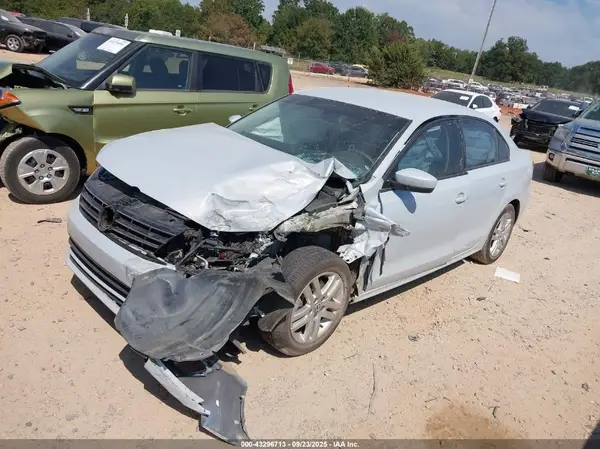 3VW2B7AJ1JM258915 2018 VOLKSWAGEN JETTA - Image 2