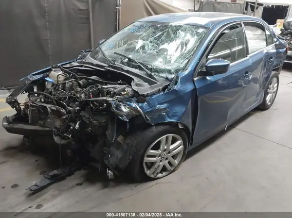 3VW2B7AJ2HM203092 2017 VOLKSWAGEN JETTA - Image 2